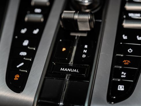 Used 2025 Aston Martin Vanquish Coupe image 31