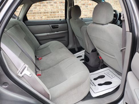 Used 2005 Ford Taurus SE image 12
