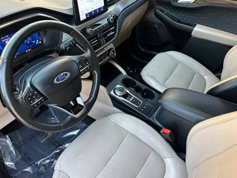 Used 2020 Ford Escape Titanium FWD image 9