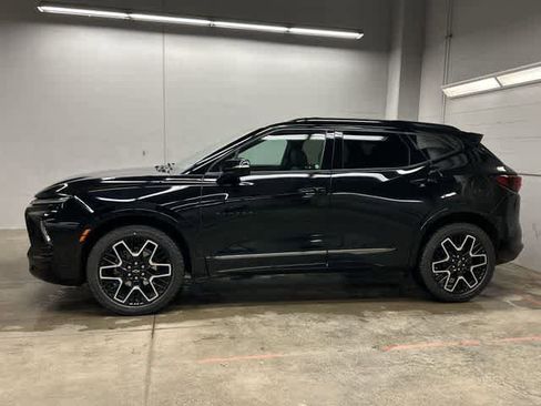 Used 2023 Chevrolet Blazer RS w/ Enhanced Convenience Package AWD/4WD image 2