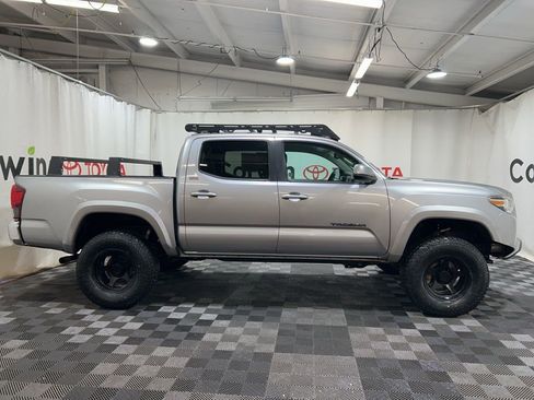Used 2019 Toyota Tacoma image 10