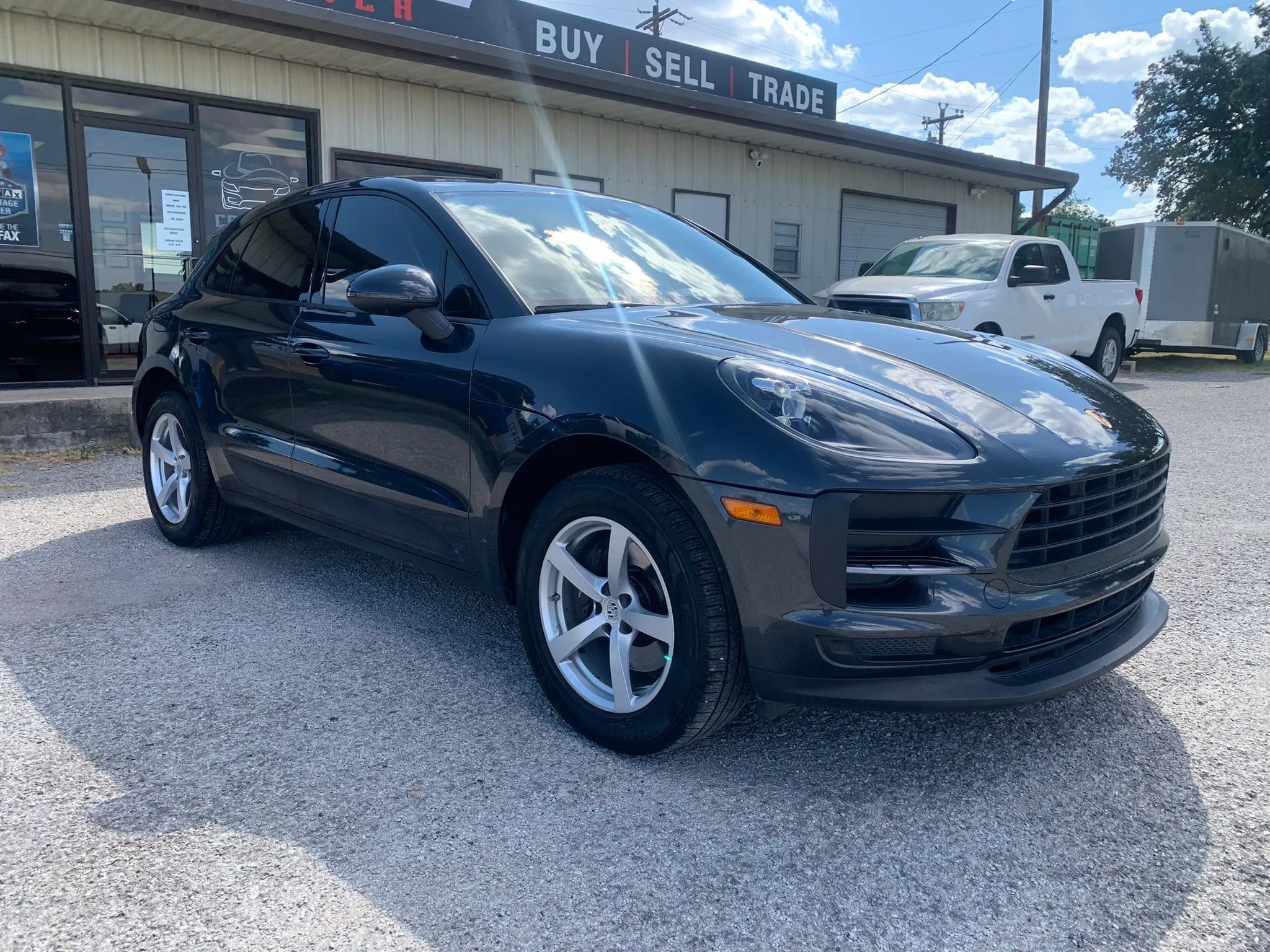 Used 2019 Porsche Macan AWD/4WD image 3