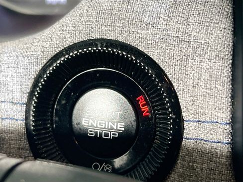 Used 2024 Jeep Compass Latitude image 24