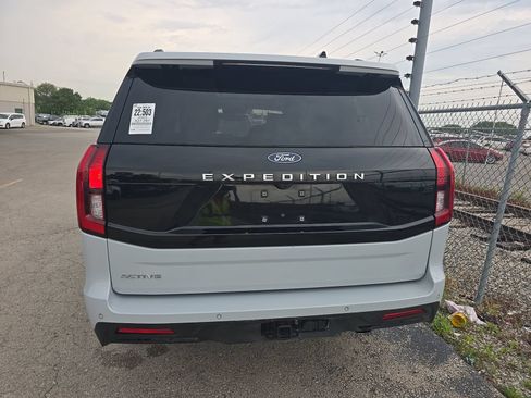 Used 2025 Ford Expedition Active AWD/4WD image 15