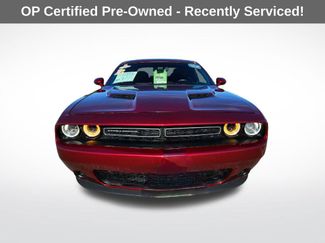 Used 2017 Dodge Challenger SXT video 2