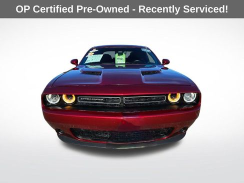 Used 2017 Dodge Challenger SXT image 2