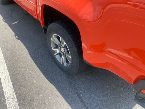 Used 2019 Chevrolet Colorado Z71 AWD/4WD image 16