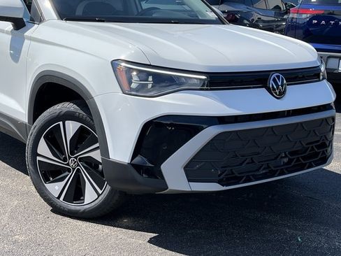 New 2026 Volkswagen Taos SE AWD/4WD image 3