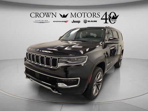 Certified 2024 Jeep Wagoneer L Series III w/ Premium Group I AWD/4WD image 3