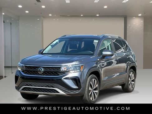 Used 2022 Volkswagen Taos SE w/ Panoramic Sunroof Package AWD/4WD image 1