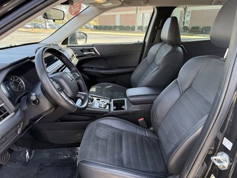 Used 2023 Mitsubishi Outlander SE image 12