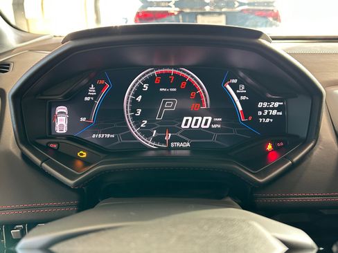 Used 2021 Lamborghini Huracan EVO image 14