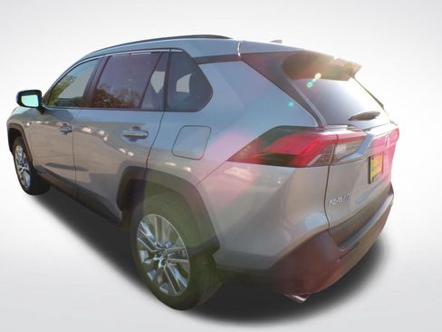 Used 2019 Toyota RAV4 XLE Premium w/ Cold Weather Package AWD/4WD image 3