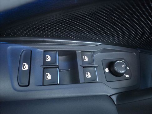 New 2026 Volkswagen Tiguan SE image 18