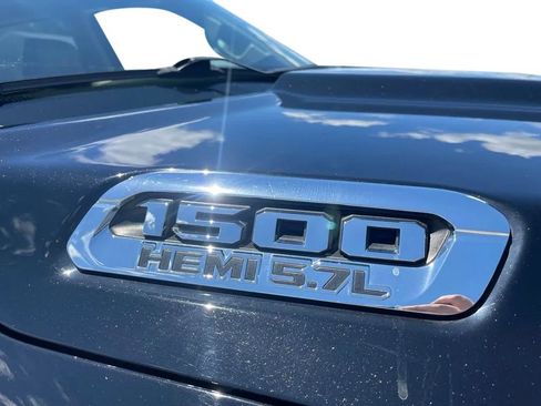 Used 2019 RAM 1500 Laramie AWD/4WD image 11
