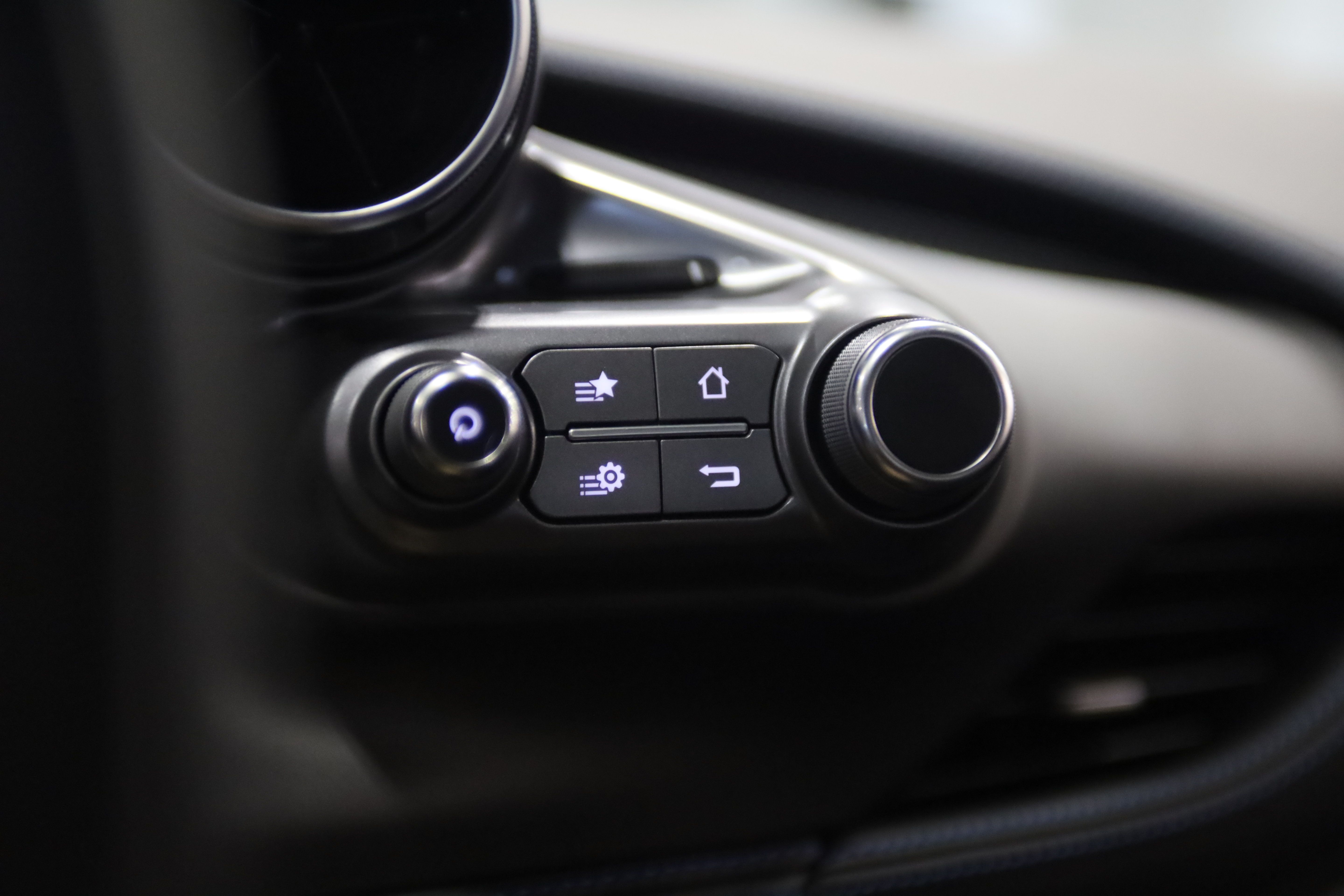 Used 2022 Ferrari F8 Tributo RWD image 28