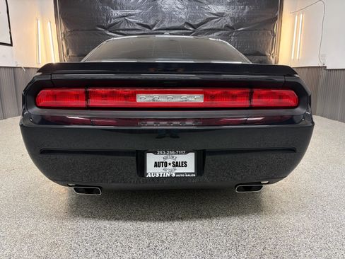 Used 2014 Dodge Challenger R/T RWD image 4