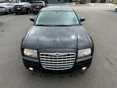 Used 2009 Chrysler 300 LX image 2