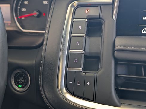 Used 2021 Chevrolet Suburban Z71 image 34