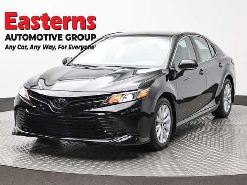 Used 2019 Toyota Camry LE w/ Convenience Package FWD image 1