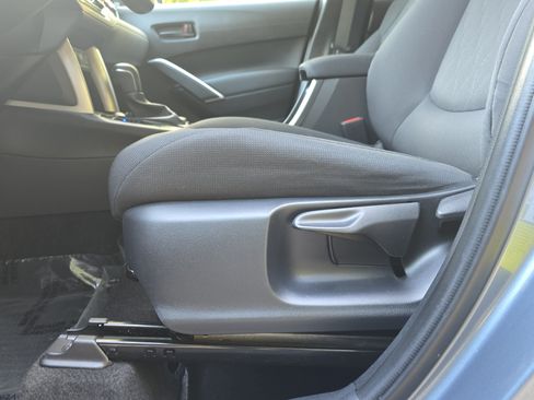 Used 2024 Toyota Corolla Cross LE FWD image 27