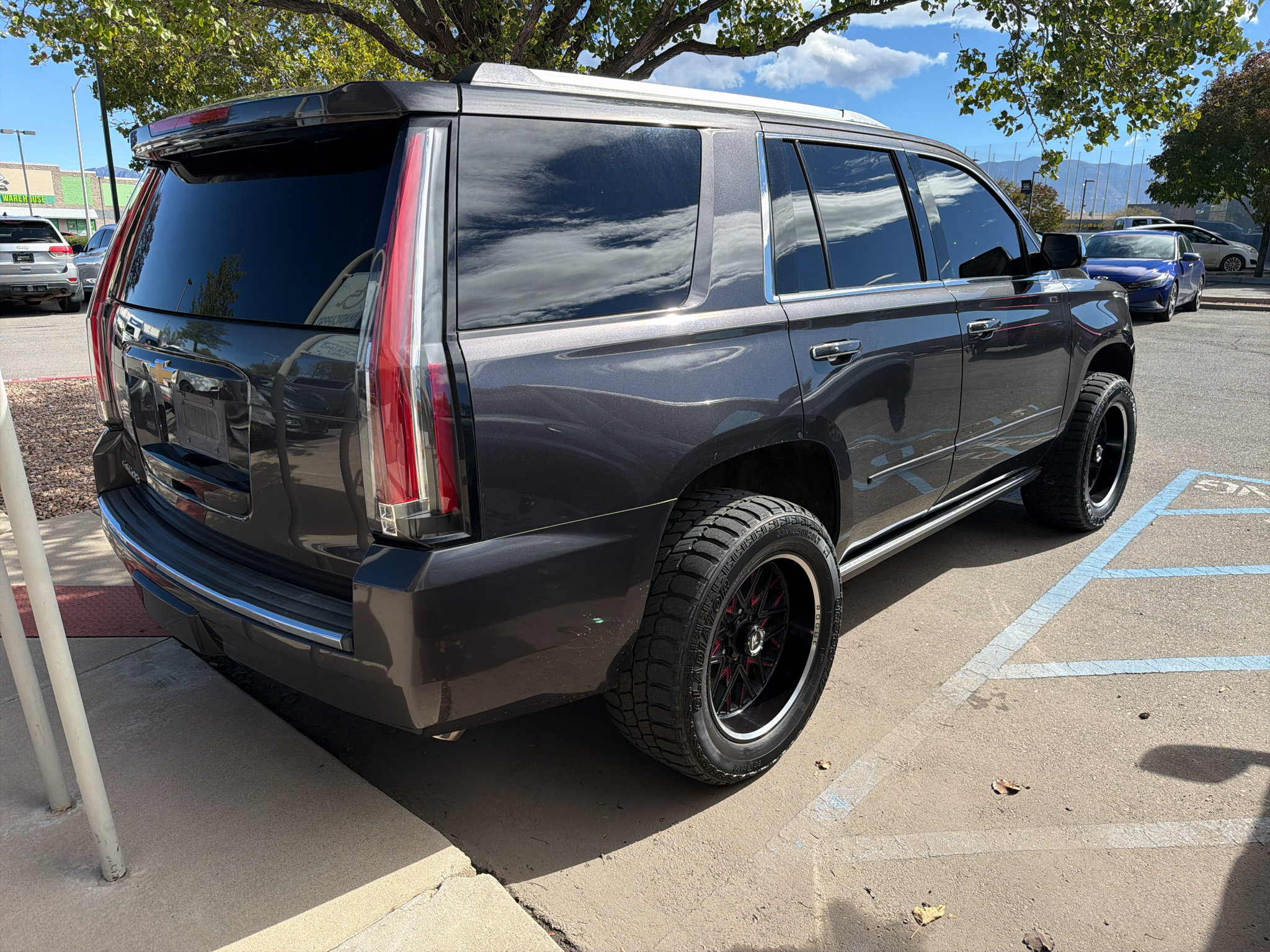 Used 2015 Chevrolet Tahoe LTZ RWD image 4
