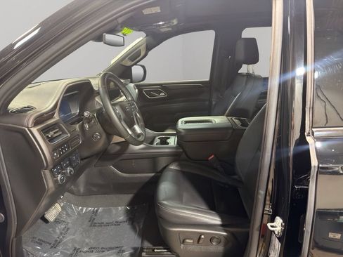 Used 2024 Chevrolet Suburban Z71 w/ Luxury Package AWD/4WD image 9