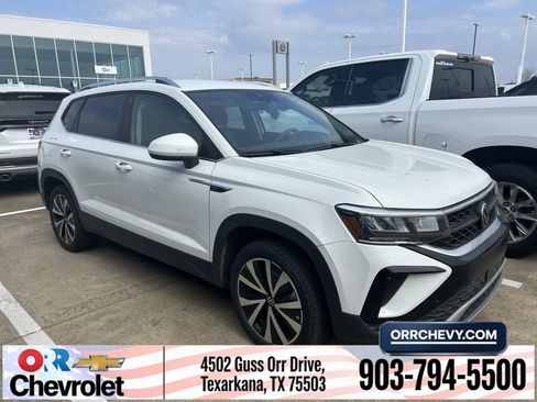 Used 2023 Volkswagen Taos SE image 1