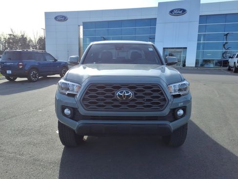 Used 2022 Toyota Tacoma TRD Off-Road image 8