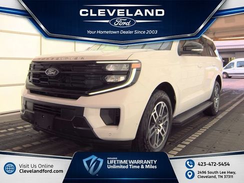 Used 2025 Ford Expedition Active AWD/4WD image 1