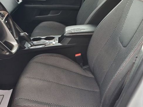 Used 2017 Chevrolet Equinox LT w/ Convenience Package image 4