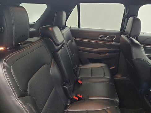 Used 2018 Ford Explorer Limited image 19