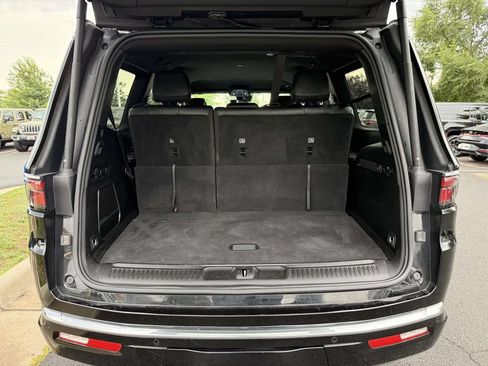 Certified 2024 Jeep Wagoneer Series II w/ Flexible Seating Group AWD/4WD image 33