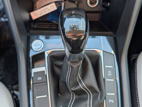 New 2026 Volkswagen Taos SE image 9