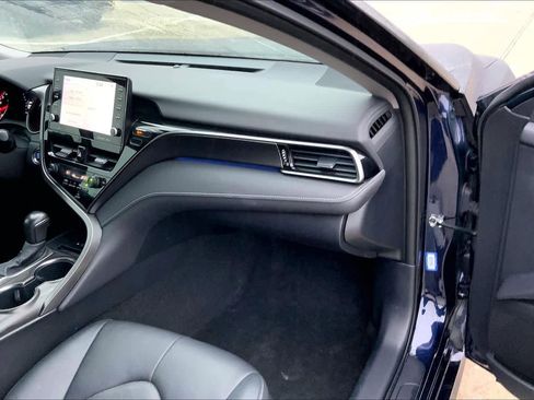 Used 2022 Toyota Camry XSE image 17