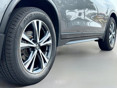 Used 2019 Nissan Rogue SV w/ Premium Package AWD/4WD image 17