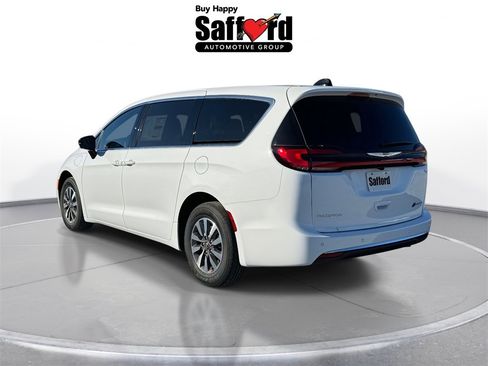 New 2026 Chrysler Pacifica Select image 5