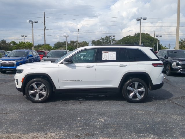 Used 2025 Jeep Grand Cherokee Limited RWD image 9