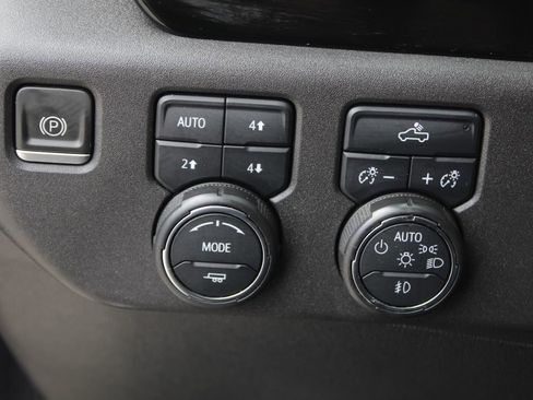 Used 2022 Chevrolet Silverado 1500 LT Trail Boss w/ Convenience Package II AWD/4WD image 38