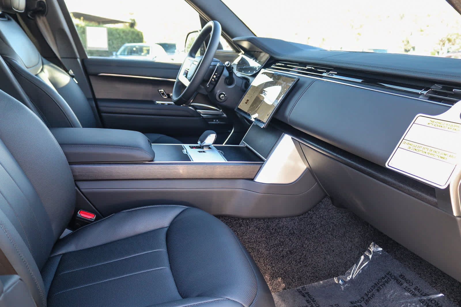 New 2026 Land Rover Range Rover Long Wheelbase SE AWD/4WD image 16