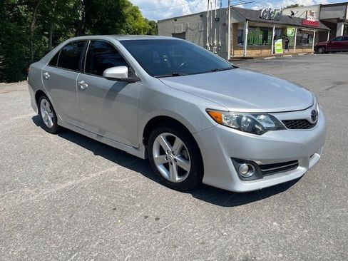 Used 2012 Toyota Camry SE image 3
