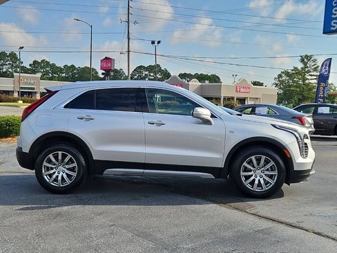 Used 2022 Cadillac XT4 Premium Luxury w/ Safety Alert Package FWD image 8