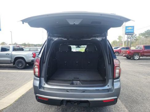 Used 2021 Chevrolet Suburban LT w/ LT Signature Package image 12