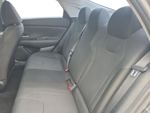 Used 2023 Hyundai Elantra SE FWD image 13