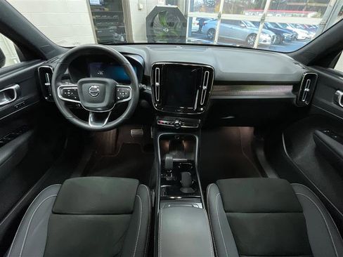 Used 2022 Volvo XC40 P8 Recharge Plus image 20