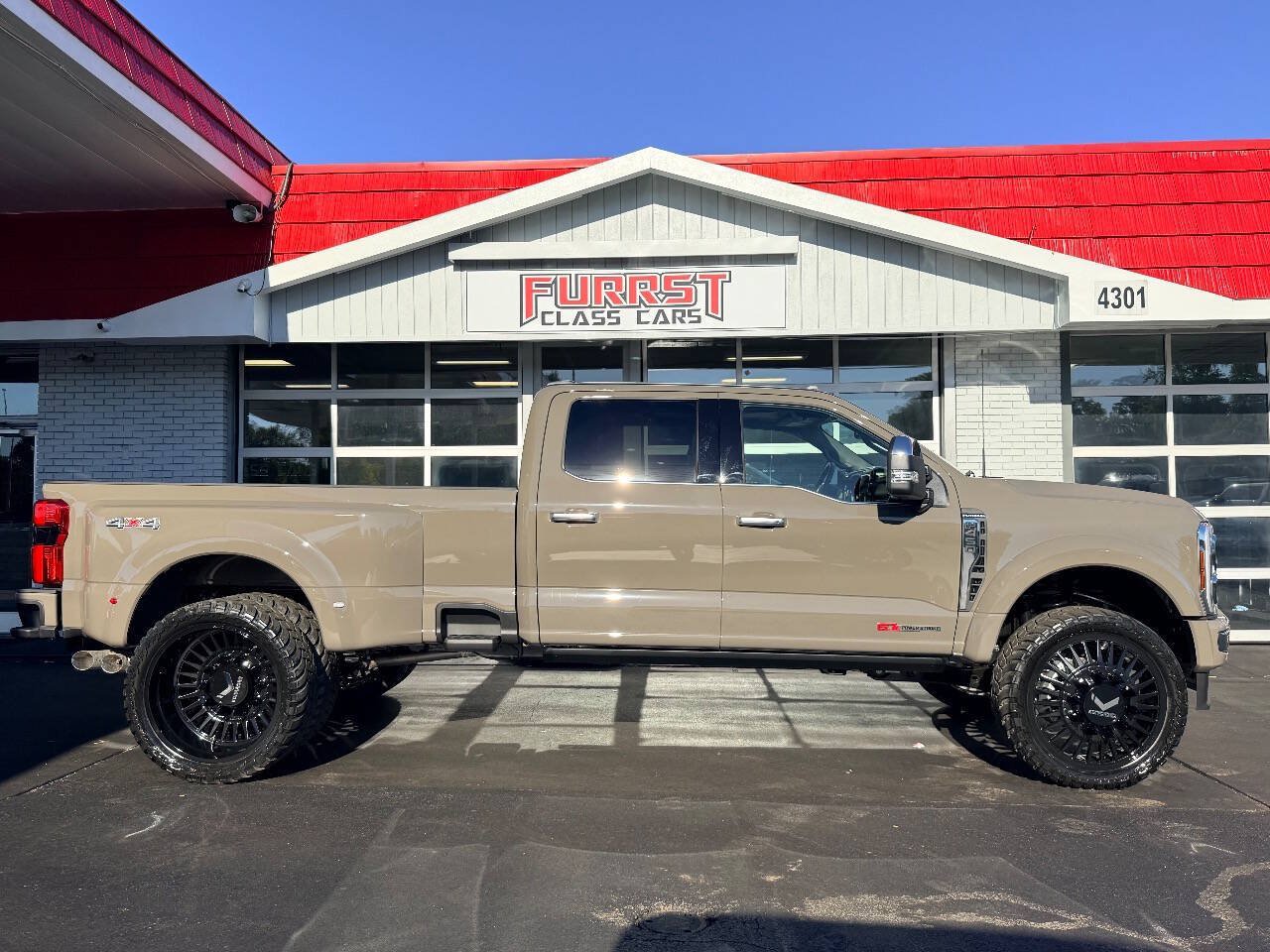 Used 2027 Ford F450 Platinum w/ Platinum Plus Package AWD/4WD image 2