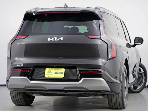 Used 2024 Kia EV9 Land image 5