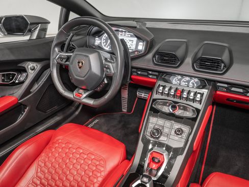 Used 2016 Lamborghini Huracan LP 610-4 AWD/4WD image 18