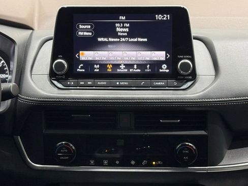 Used 2023 Nissan Rogue SV image 30