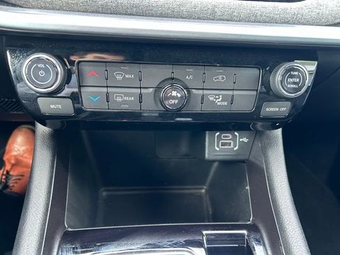 Used 2024 Jeep Compass Latitude image 21